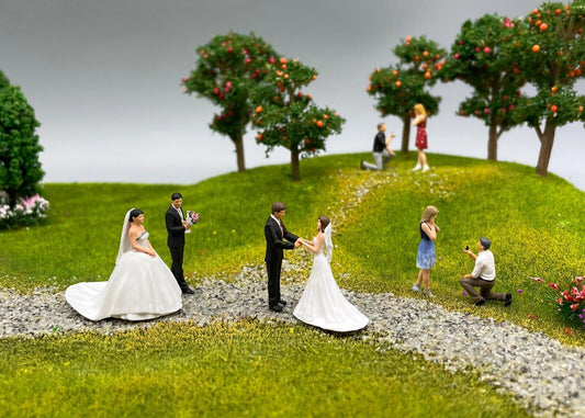 Miniature In Love Couples Figures. 1:64 & 1:87 Scale. Bride Groom Wedding