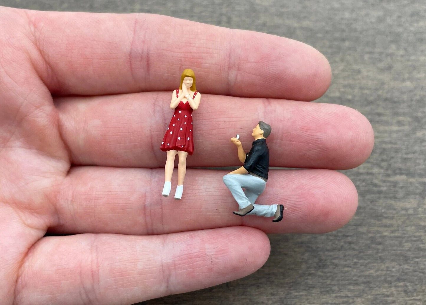 Miniature In Love Couples Figures. 1:64 & 1:87 Scale. Bride Groom Wedding
