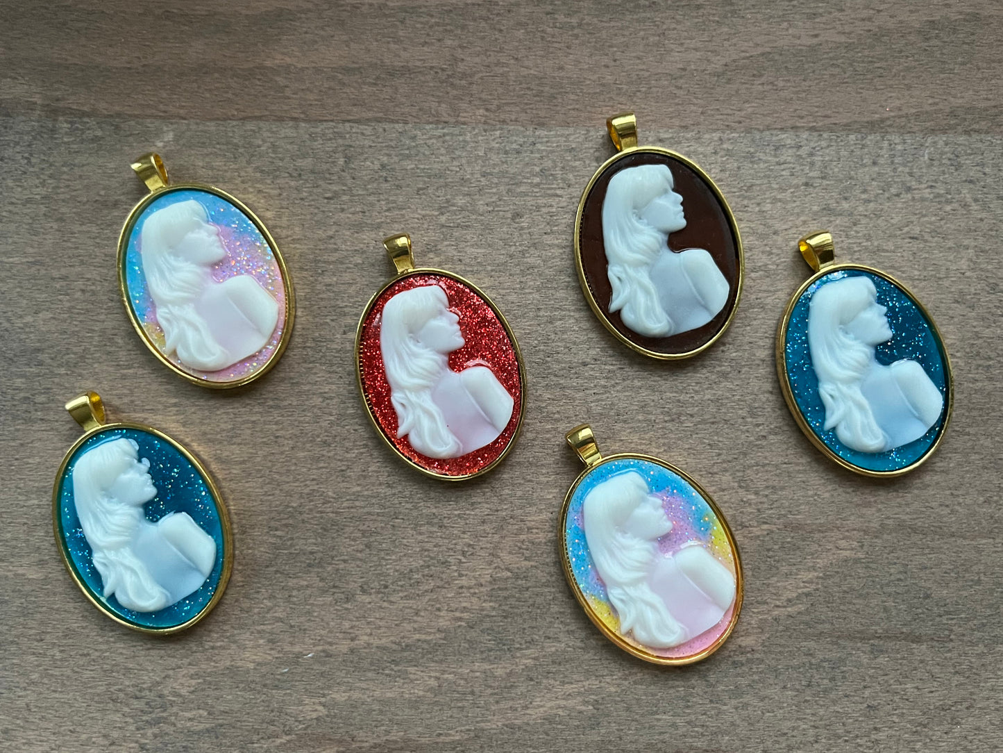 Taylor Swift Cameo Pendant. Handmade Vintage Style Celebrity Portrait Jewelry