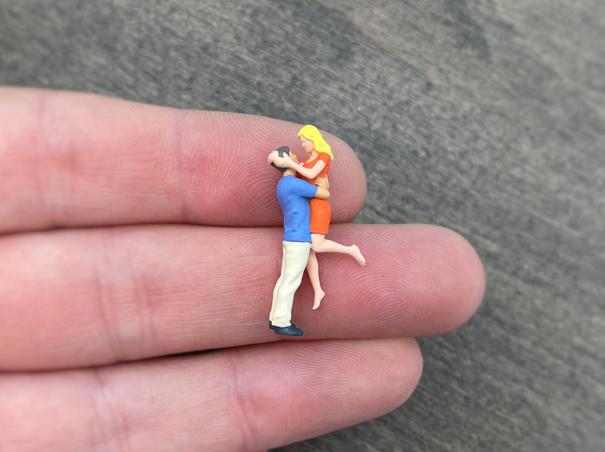 Miniature Happy Couple Figures 1:64 Scale Lovers