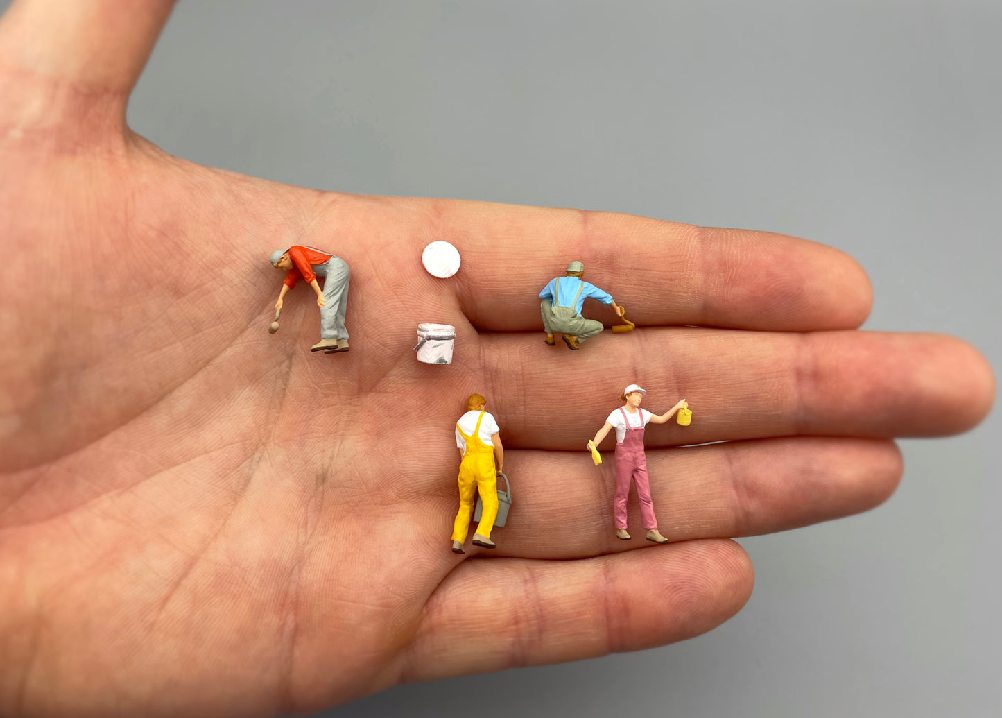 4 Painters / Decorators Miniature Figures and Paint Can. 1:64 Scale
