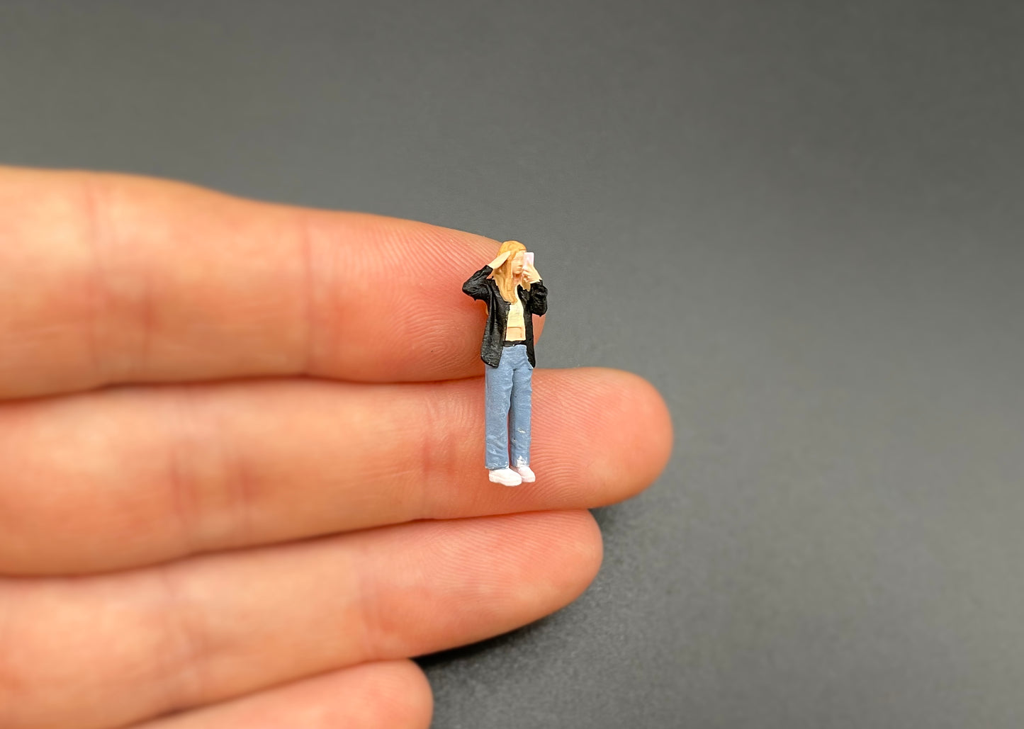 Selfie Girl, Woman Sat on Bench, Golf Player. 1:64 Scale. Miniature People