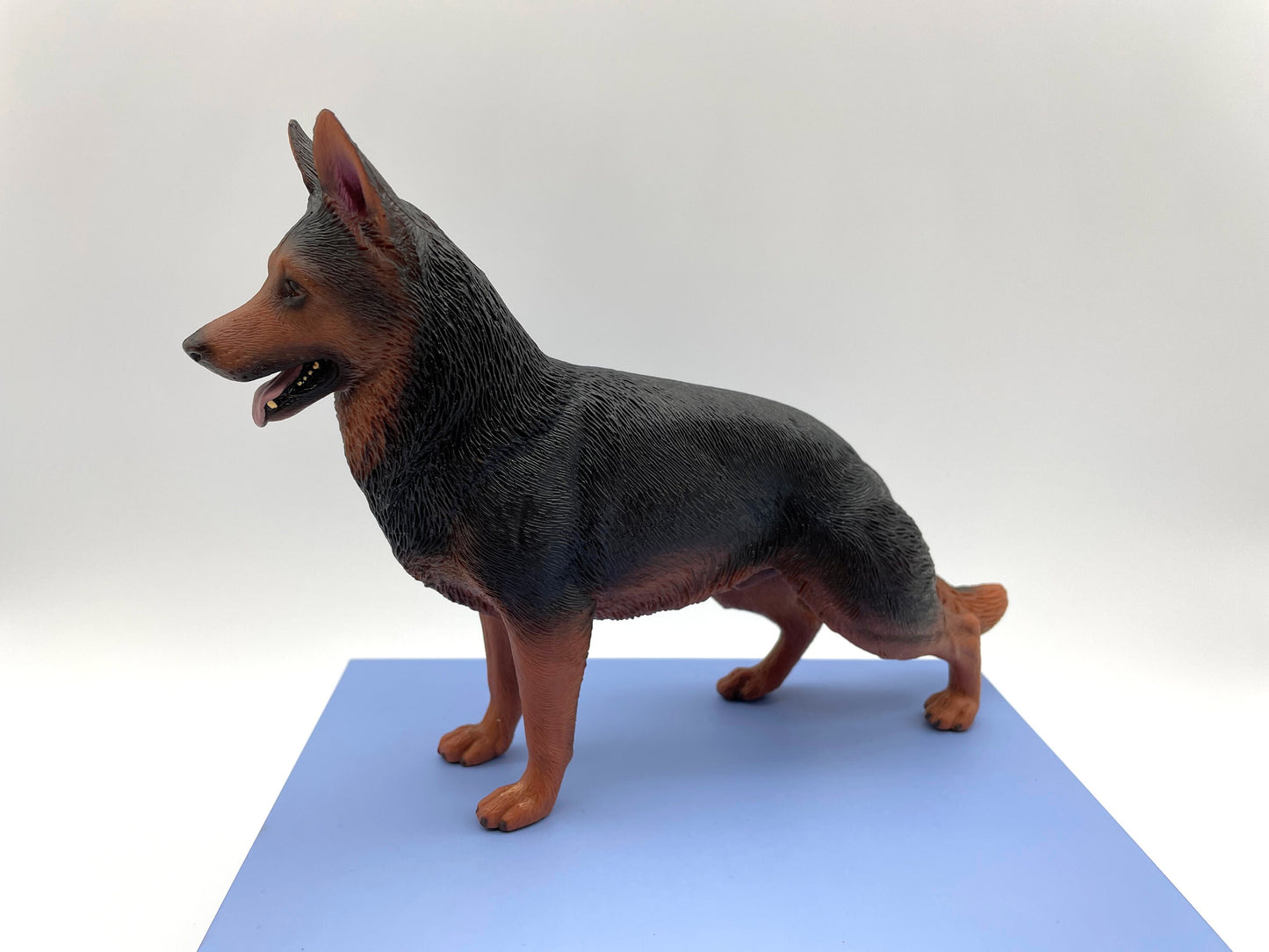Miniature German Shepherd Dogs. Statue Toy Models. 1:6 Scale (Barbie compatible)