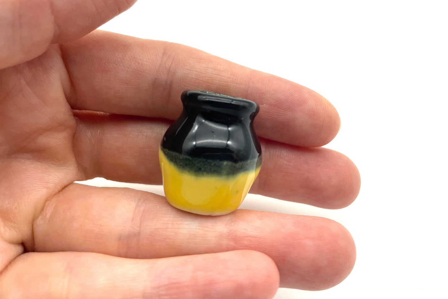 Miniature Vases. Ceramic Pots. Scale 1:12