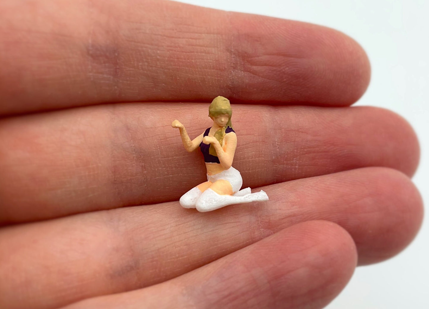 Miniature Women Model Figures 1:64 Scale Detail View