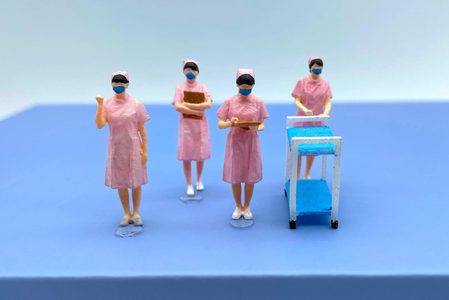 Nurses Hospital Workers Human Miniatures Pink Scrubs 1:64 Scale
