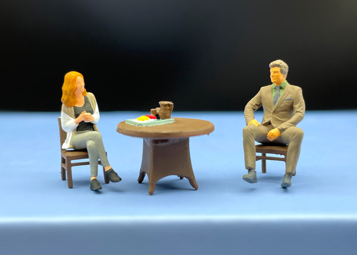 Coffee Shop Sitting Couple. Cafe Restaurant Figures. Human Miniatures. 1:64 S Scale