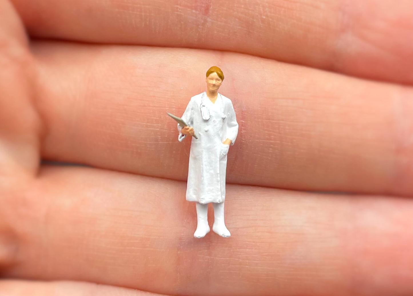 Miniature Doctor Surgeon Figure 1:87 HO Scale Human Model