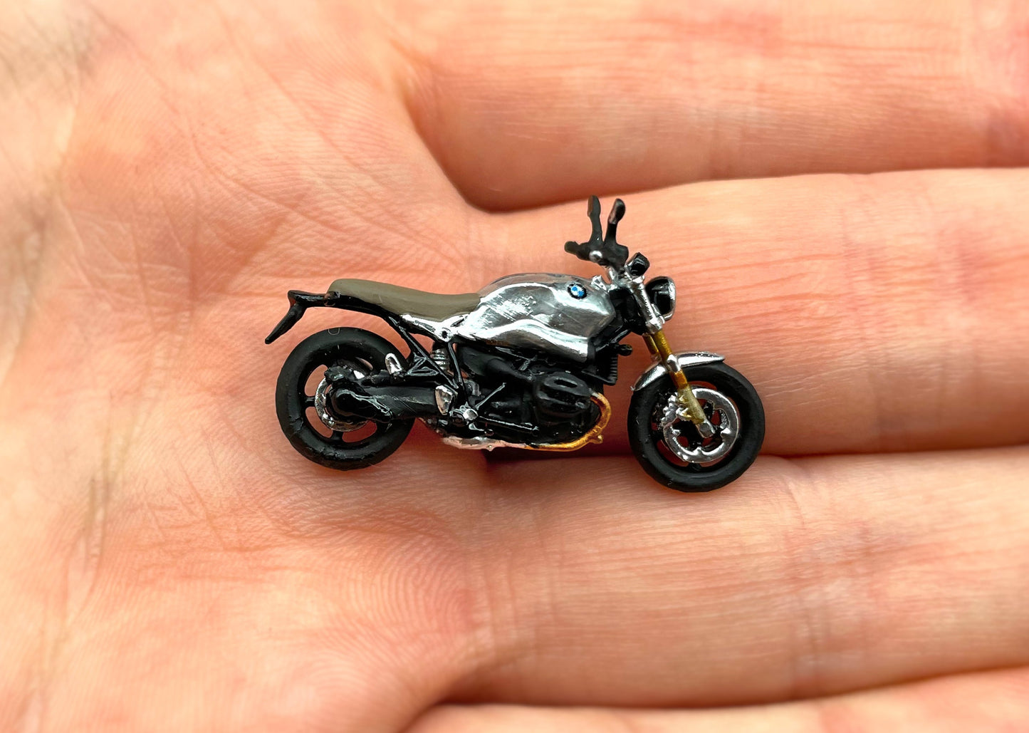 Miniature Motorbike with Girl and Smoking Guy Figures 1:64 Scale