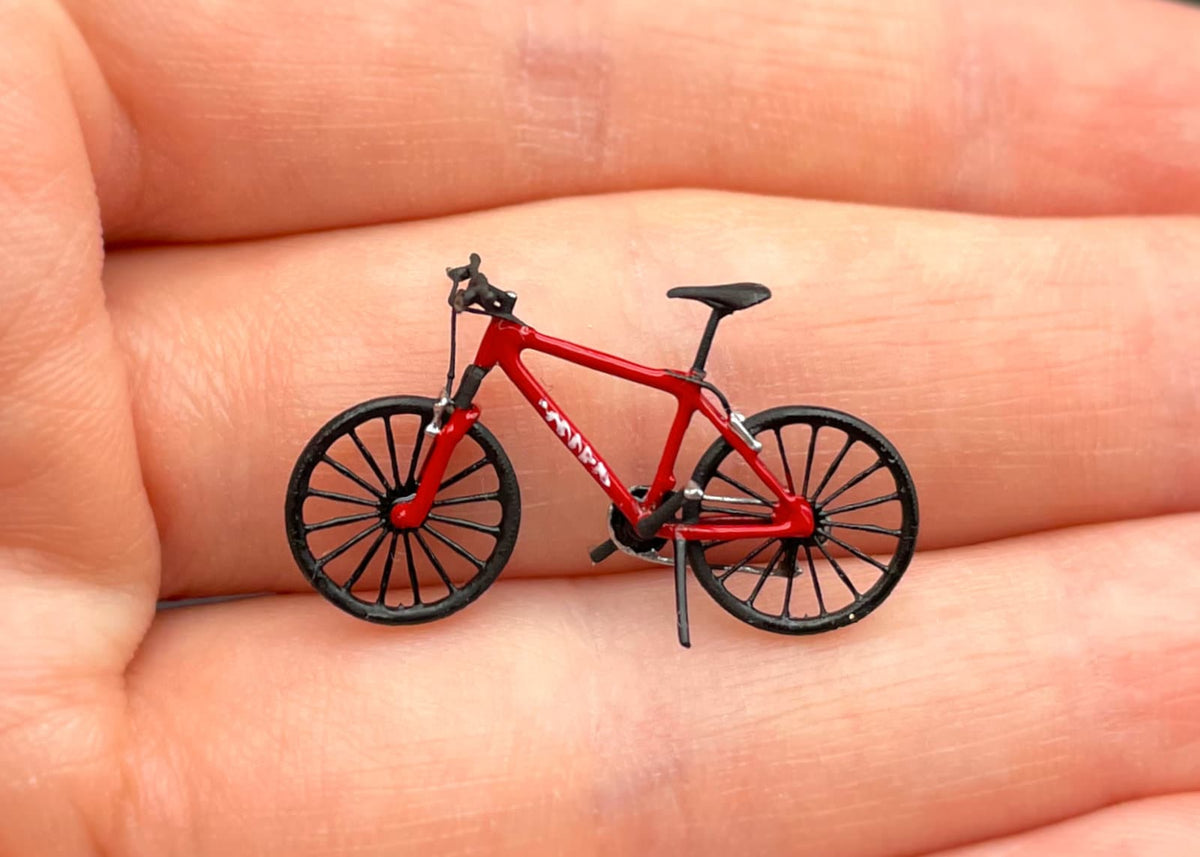 Bicycles and Bike Riders 1:64 Scale Mountain Road Bikes Miniature Figures