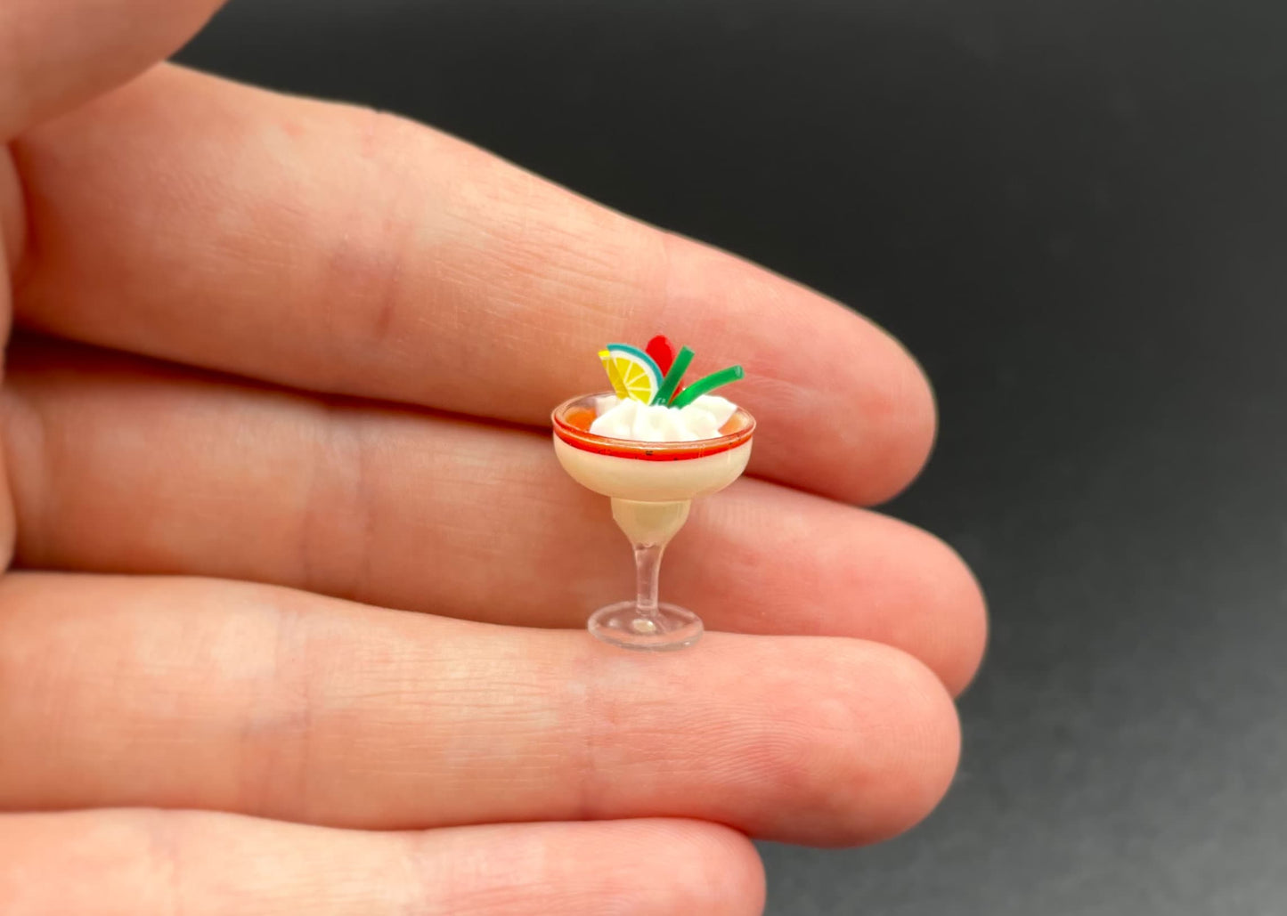 Miniature Cocktail Drinking Glasses 1:12 Scale Dollhouse Kitchen Accessory