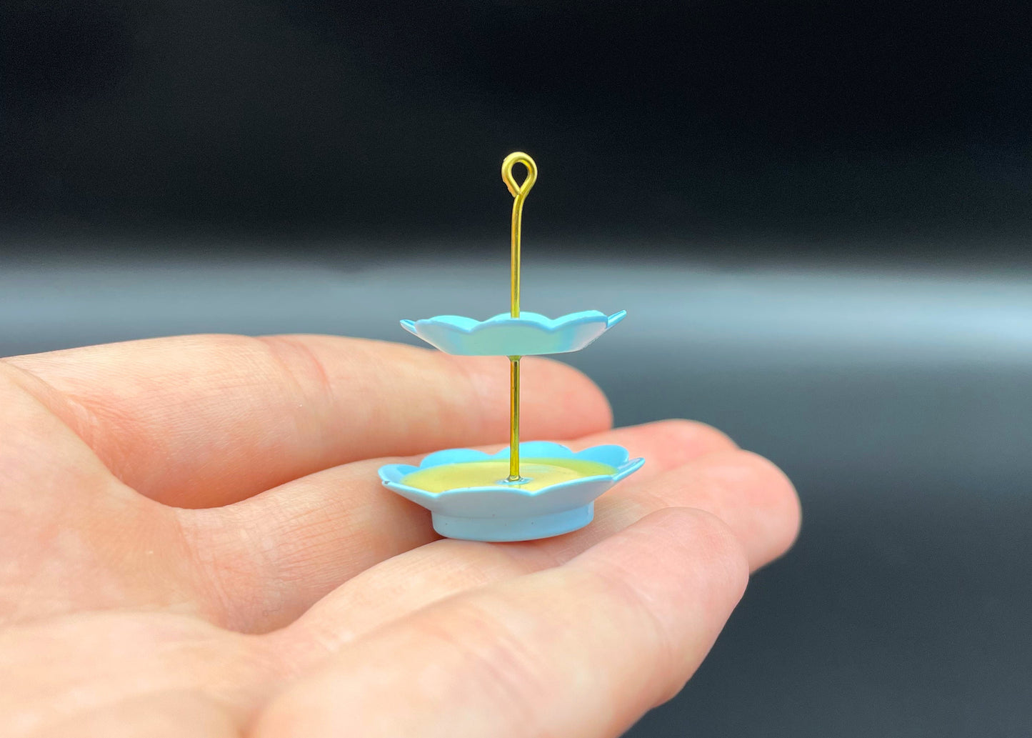 Miniature Cake Stand and Baking Tin. Dollhouse Kitchen Cooking Accessories. 1:6/12 Scale