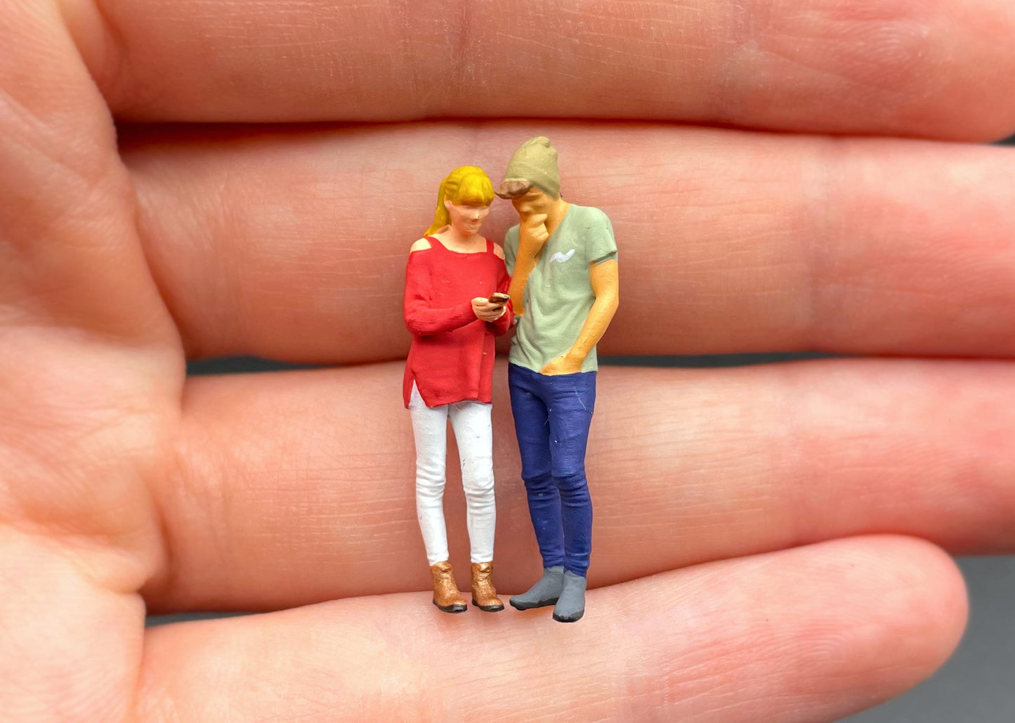 Miniature Happy Couple Figures 1:64 Scale Lovers