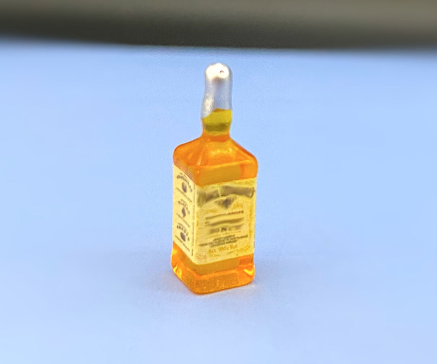 Miniature Whiskey Bottles Drink Glasses 1:24 Scale Dollhouse Kitchen Accessories