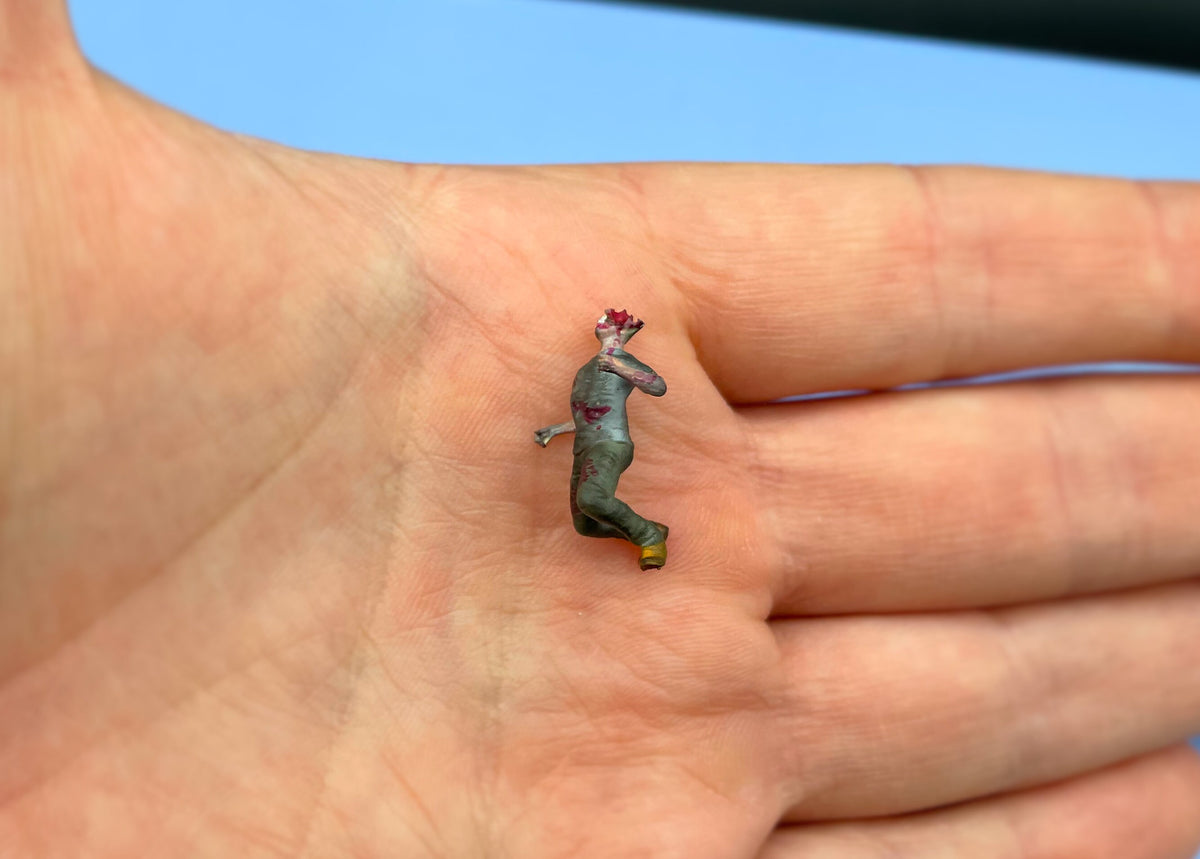 Miniature Zombie and Human Figures Detail 1:64 Scale