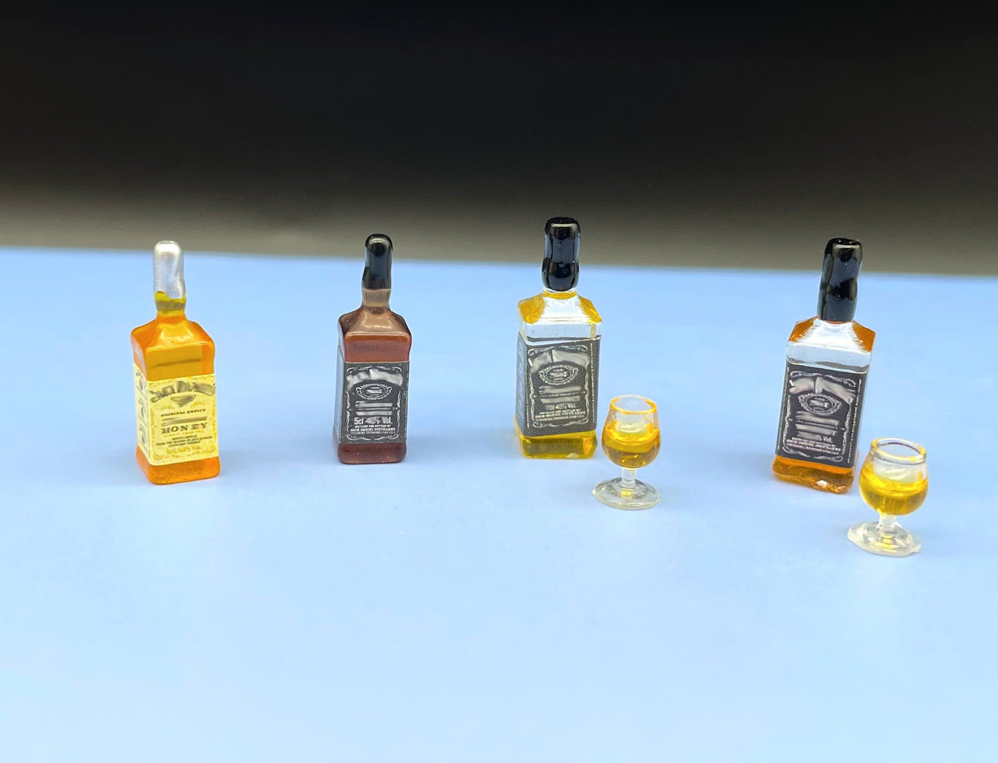 Miniature Whiskey Bottles Drink Glasses 1:24 Scale Dollhouse Kitchen Accessories