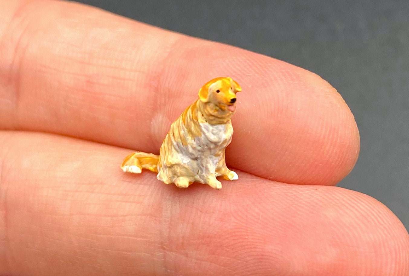 Miniature Golden Retriever Dog Figure 1:64 Scale Model