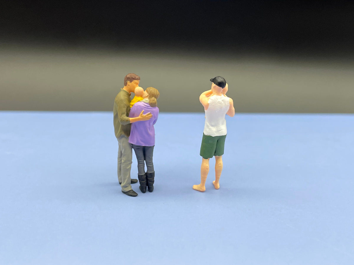 Miniature Father Holding Baby Figure 1:64 Scale Family Model
