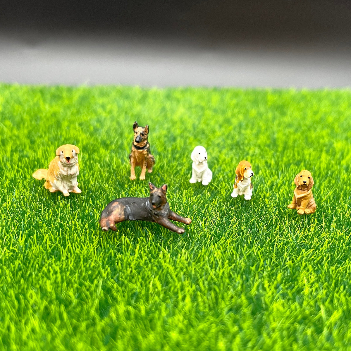 Golden Retriever German Shepherd Puppy Dog Miniature Figures 1:64 Scale