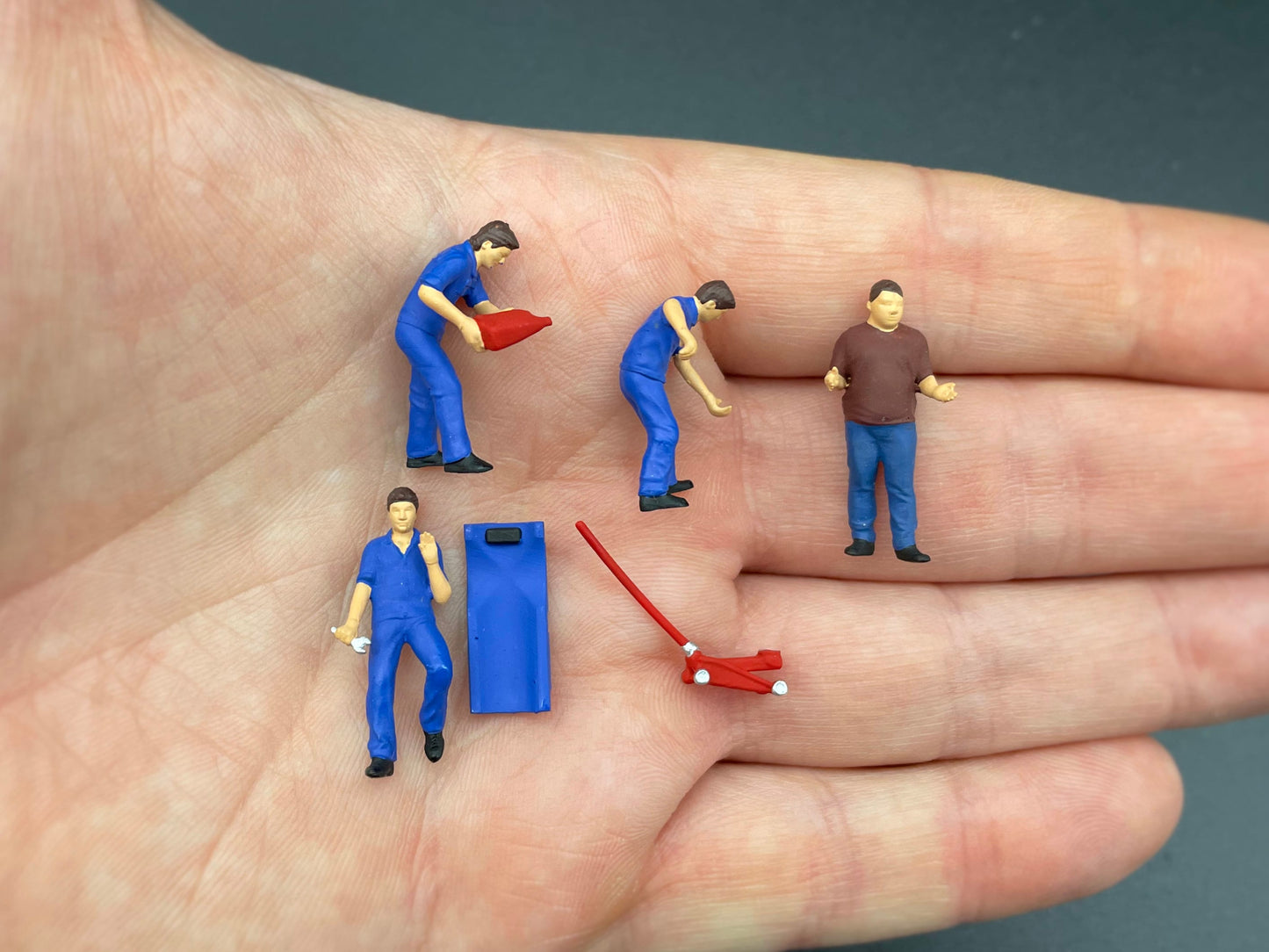 Miniature Car Mechanic Human Figure 1:64 Scale Front View
