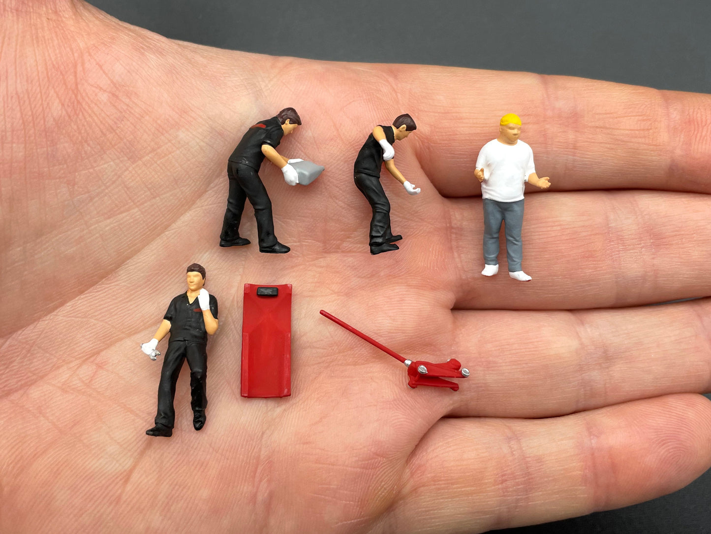Miniature Mechanic Figures Set 1:64 Scale Detail View