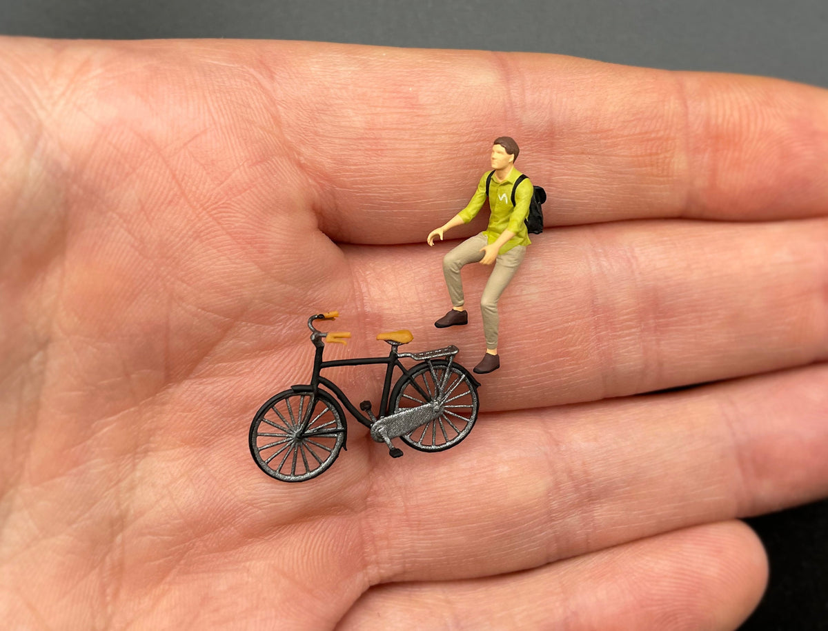 Bicycles and Bike Riders 1:64 Scale Mountain Road Bikes Miniature Figures