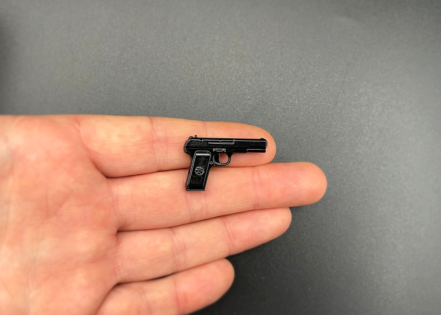 Miniature Hand Guns / Pistols. Dollhouse Model Accessories. 1:6 Scale