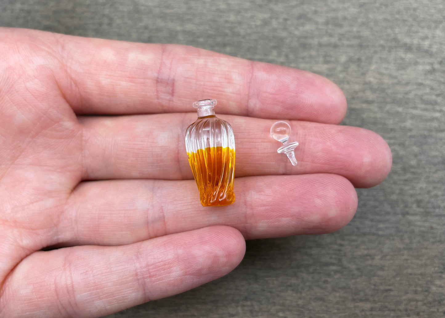 Miniature Whiskey Decanters and Glasses. 1:12 1/24 Scale Dollhouse Kitchen Accessories