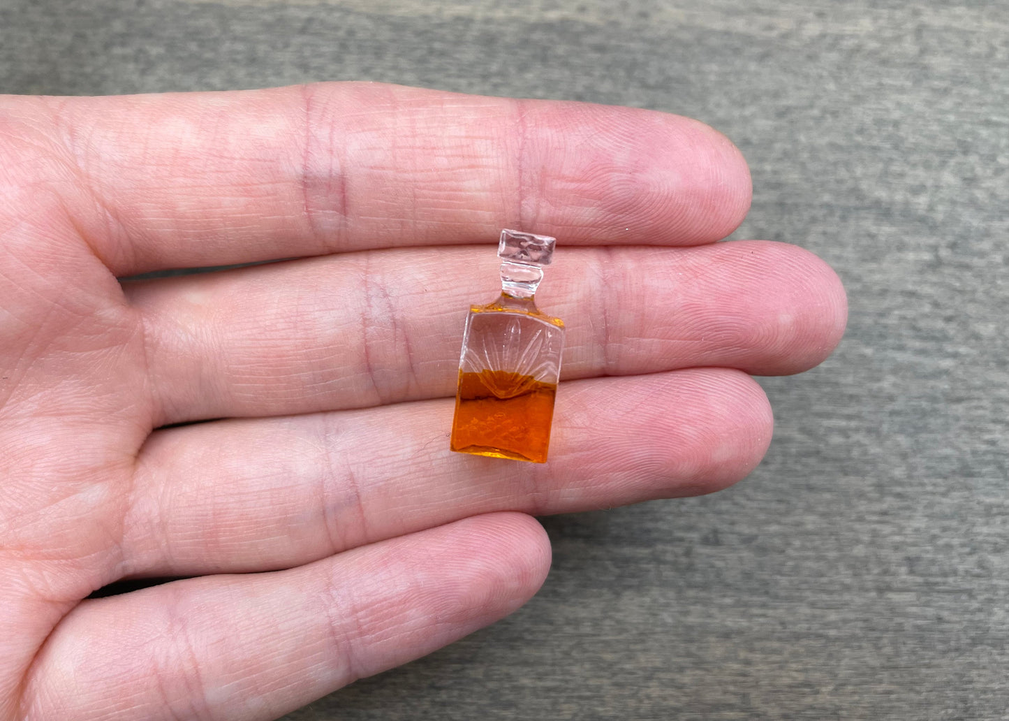 Miniature Whiskey Decanters and Glasses. 1:12 1/24 Scale Dollhouse Kitchen Accessories