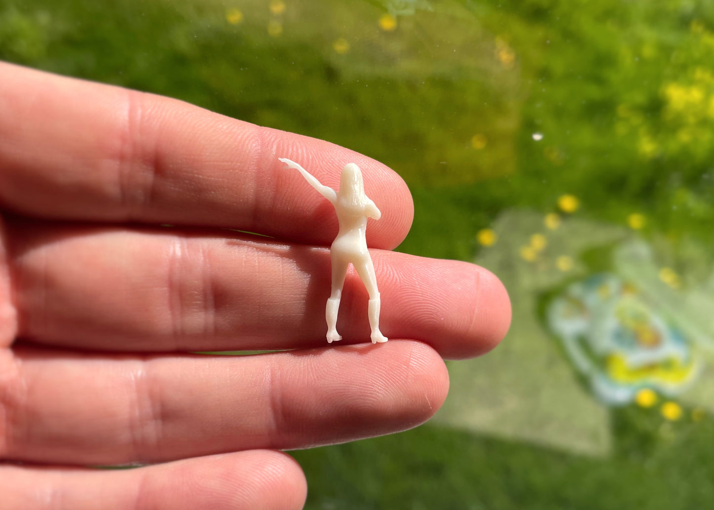 Taylor Swift Unpainted Miniature 1:64 Scale Back View