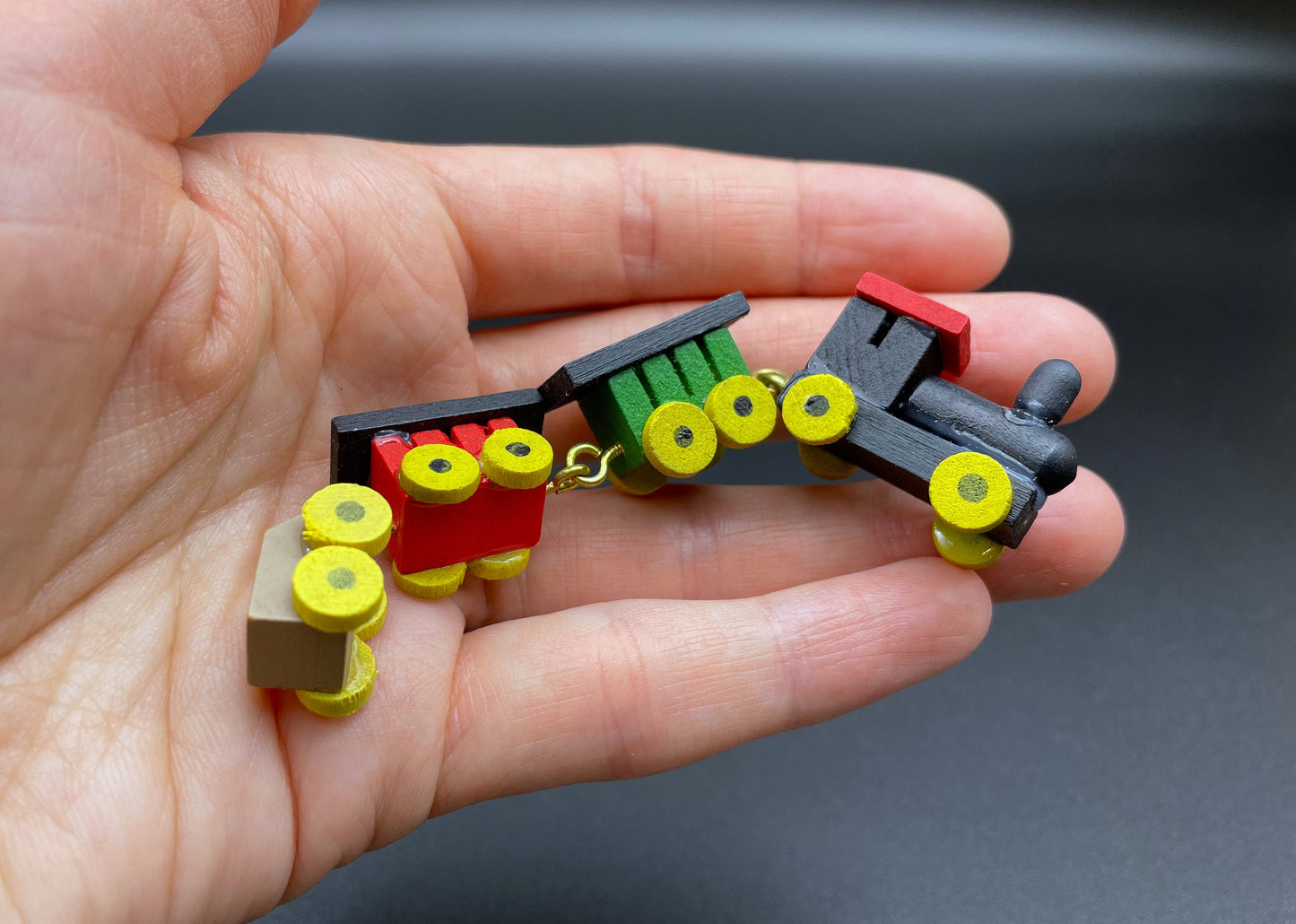 Miniature Children's Toy Train. 1:12 1:6 Scale