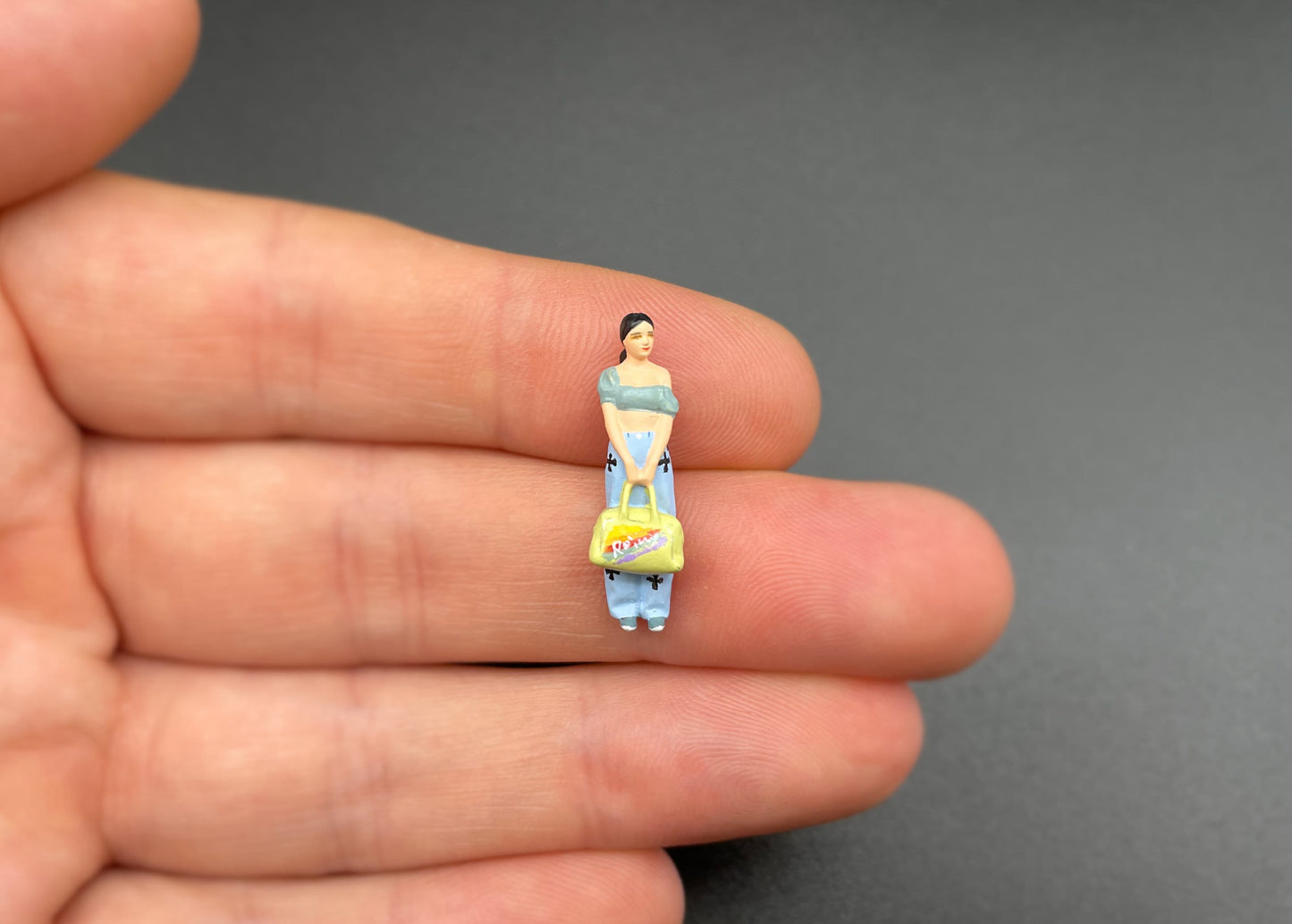 Miniature Fashionable Girl Figure 1:64 Scale Human Model