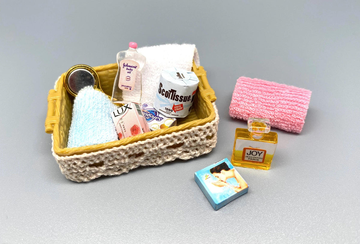 Miniature Mini Toiletry Basket 1:12 Scale Bathroom Dollhouse Accessory