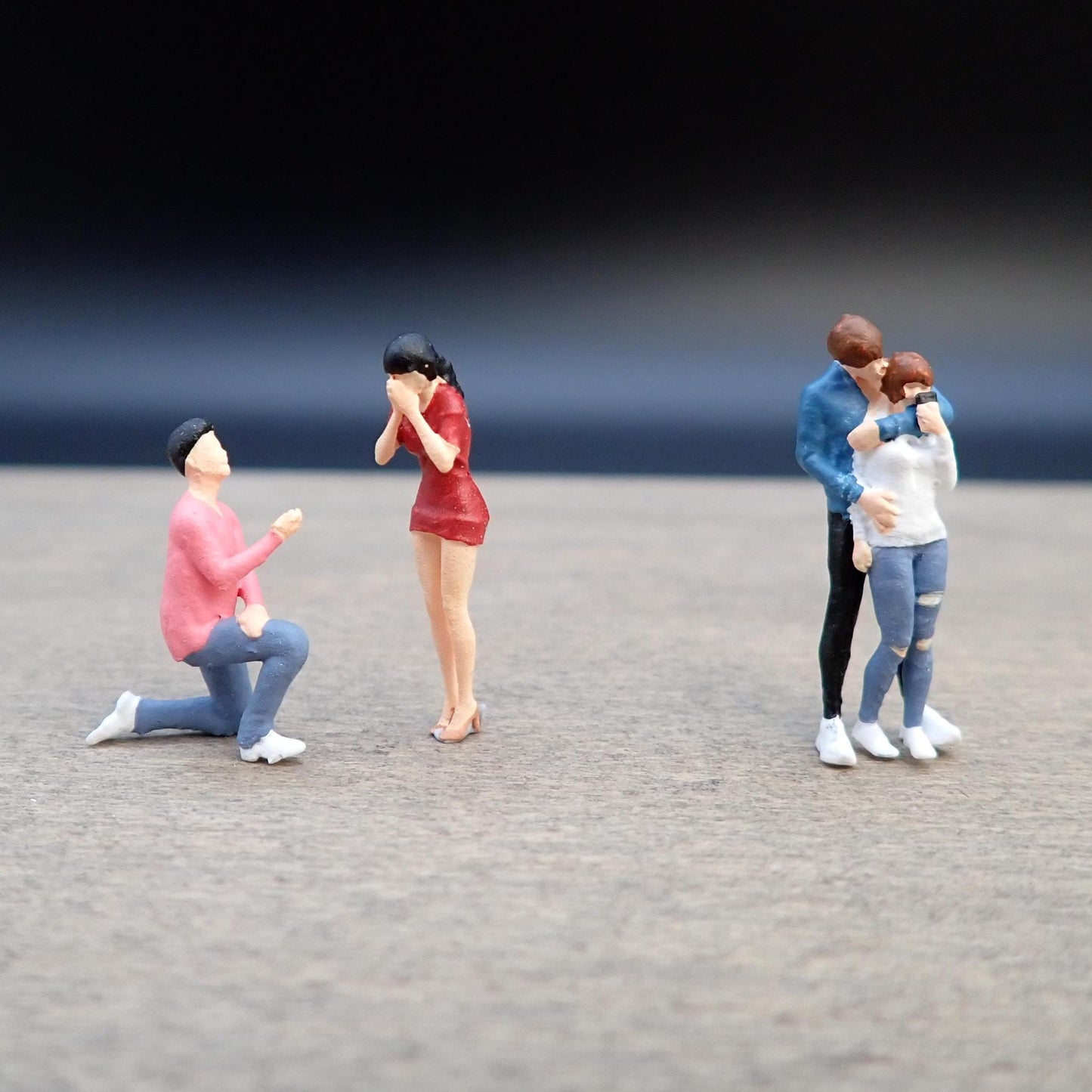 Miniature Couples. Proposing and Embracing. 1:64 Scale