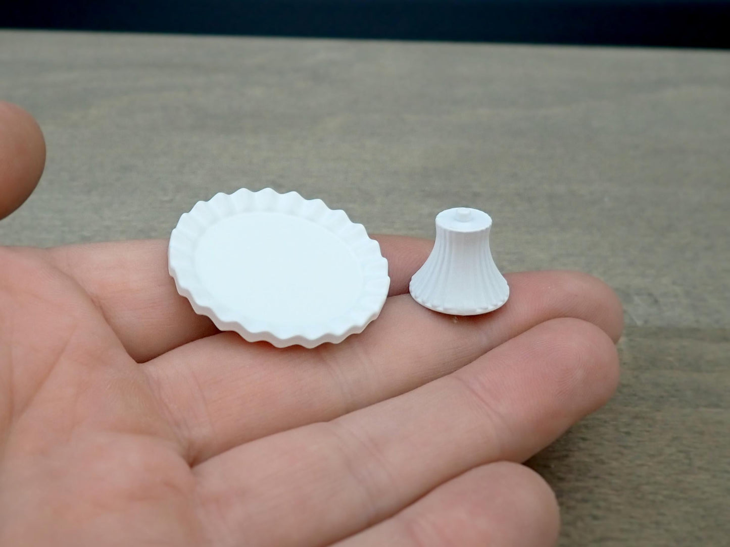 Miniature Cakes and Cake Stand. 1:12 Scale Miniature Party Decorations