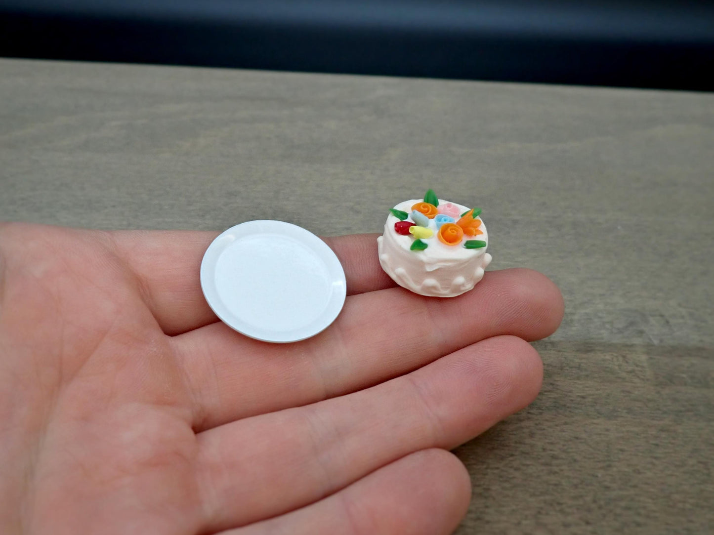 Miniature Cakes and Cake Stand. 1:12 Scale Miniature Party Decorations