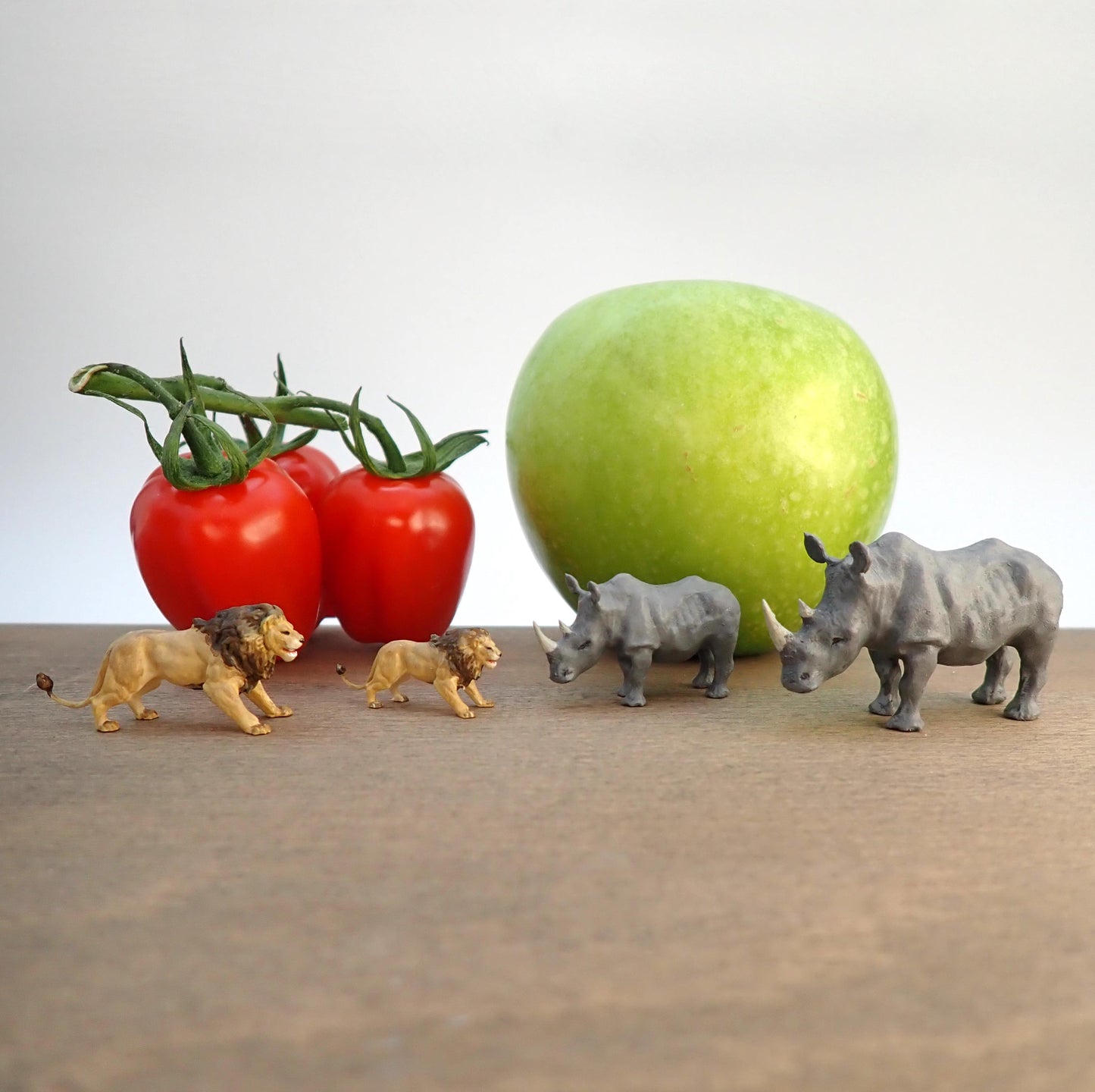 Miniature Lion and White Rhino. 1:87 or 1/64 Scale Animal Figures