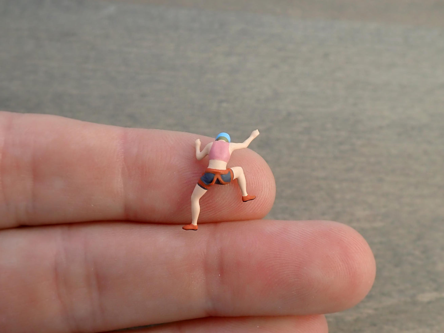 Mini Rock Climbers. Man and Woman. 1:87 Scale