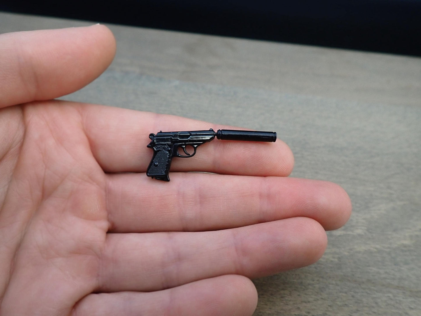 Miniature Hand Guns / Pistols. Dollhouse Model Accessories. 1:6 Scale