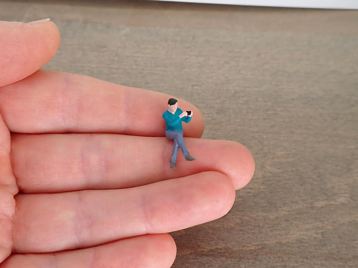 Miniature Seated People 1:64 Scale Realistic Figures Group