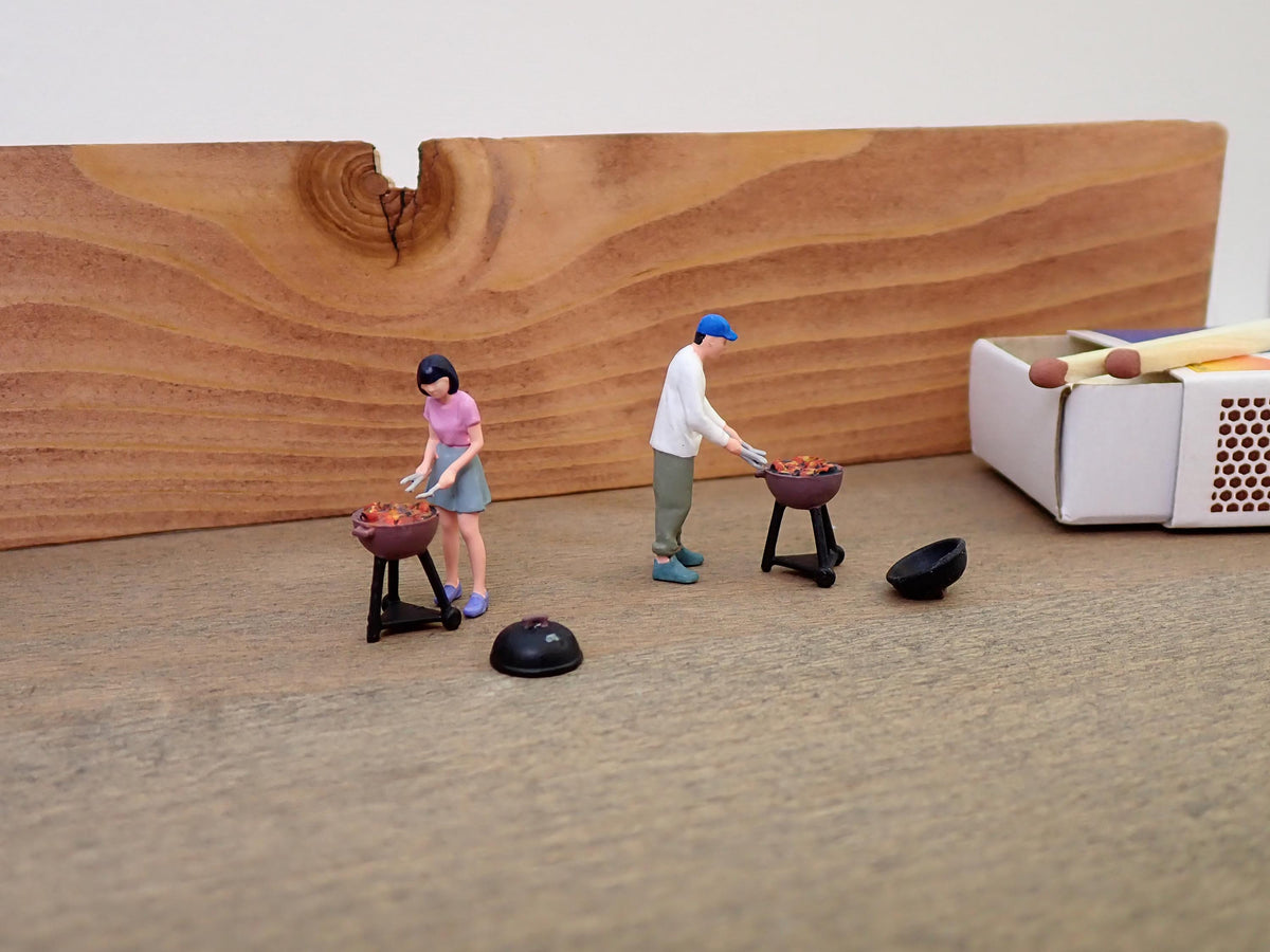 Miniature BBQ People Woman and Man 1:64 Scale Realistic Figures
