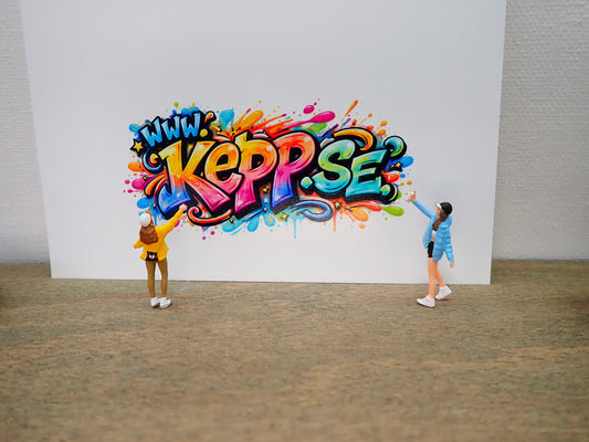 Graffiti Artist Girls - 1:64 Scale Miniature Figures