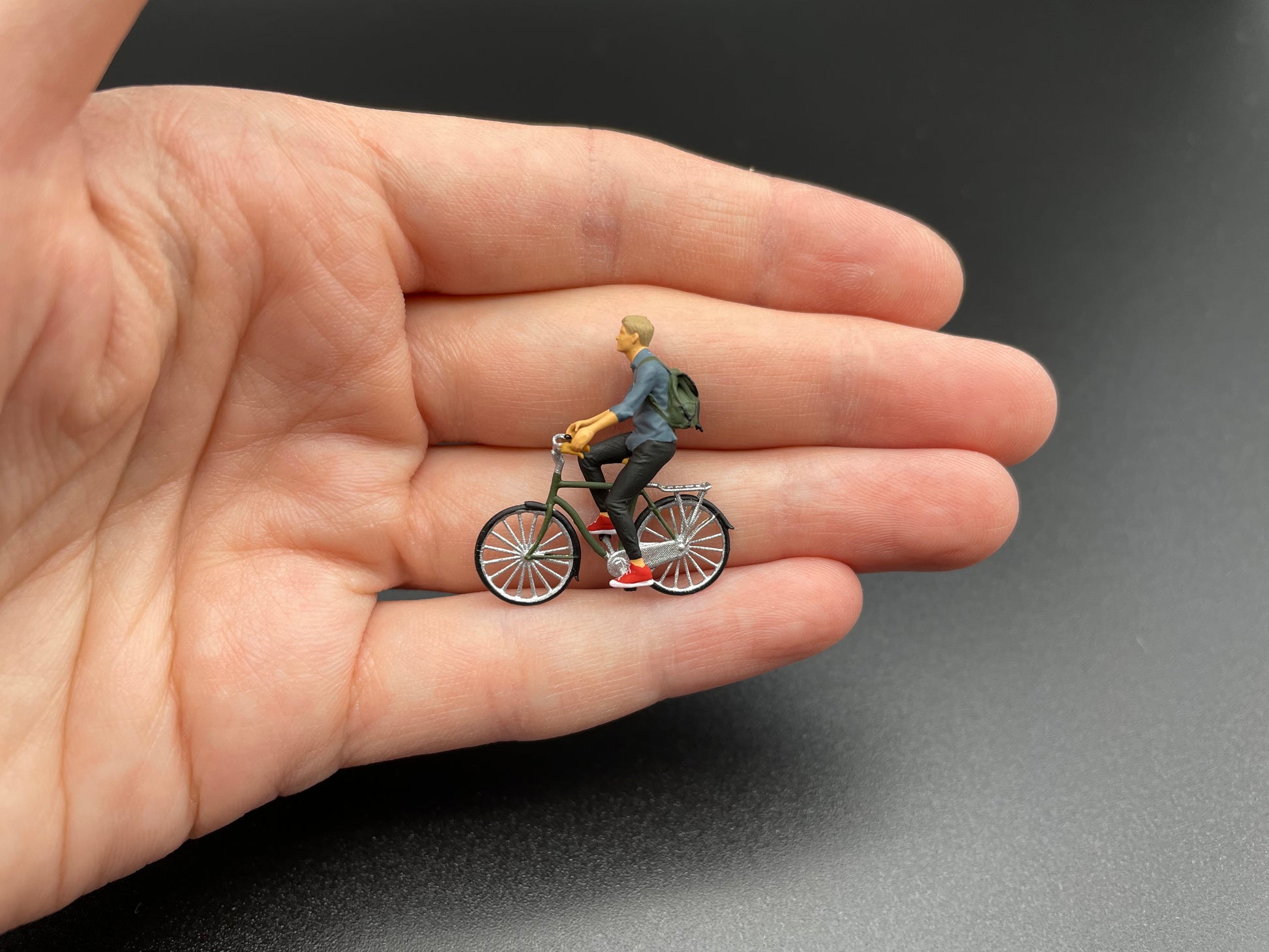 Bicycles and Bike Riders 1:64 Scale Mountain Road Bikes Miniature Figures