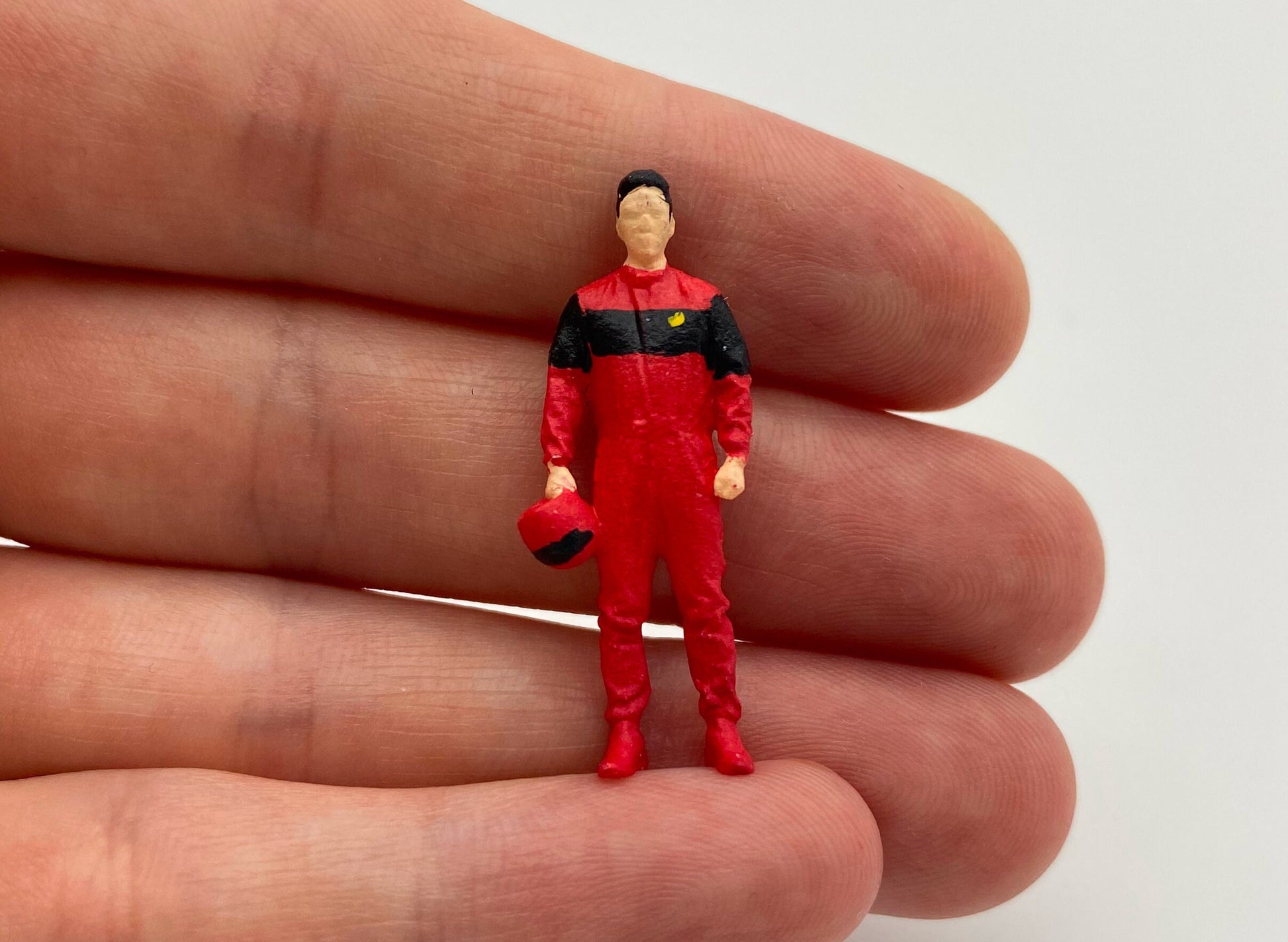 Miniature Car Washing Boy Figure 1:64 Scale Human Model