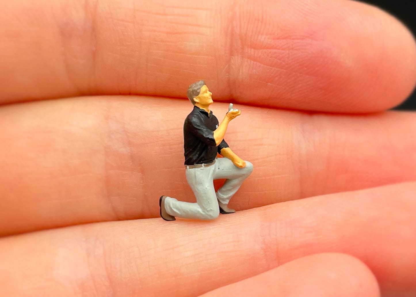 Miniature Couples Proposal Engagement Figures 1:87 Scale