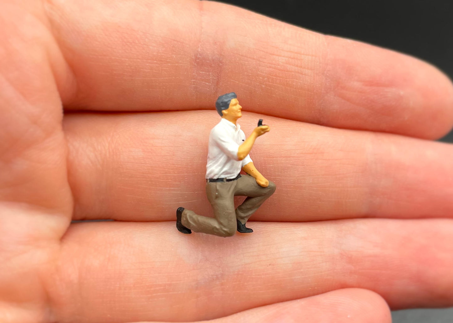 Miniature Couples. Proposal / Engagement Figures. 1:87 Scale