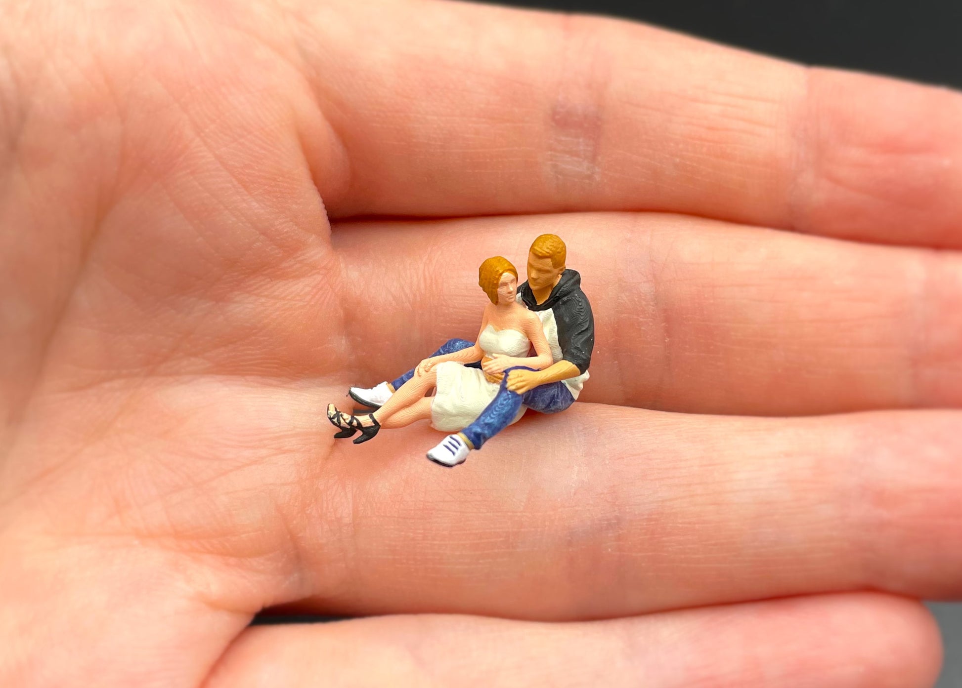 Miniature Happy Couple Figures 1:64 Scale Lovers