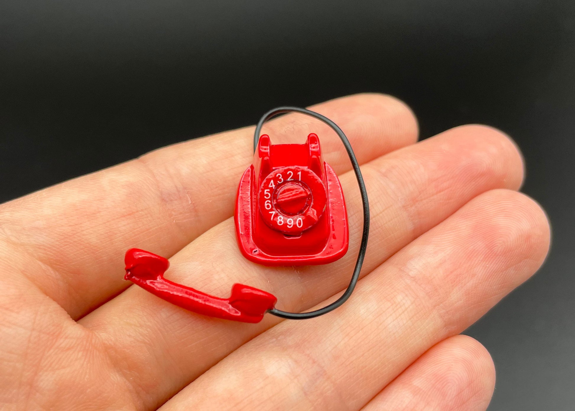 Miniature Classic Vintage Telephone Old Retro Phone Dollhouse Accessories 1:12 Scale