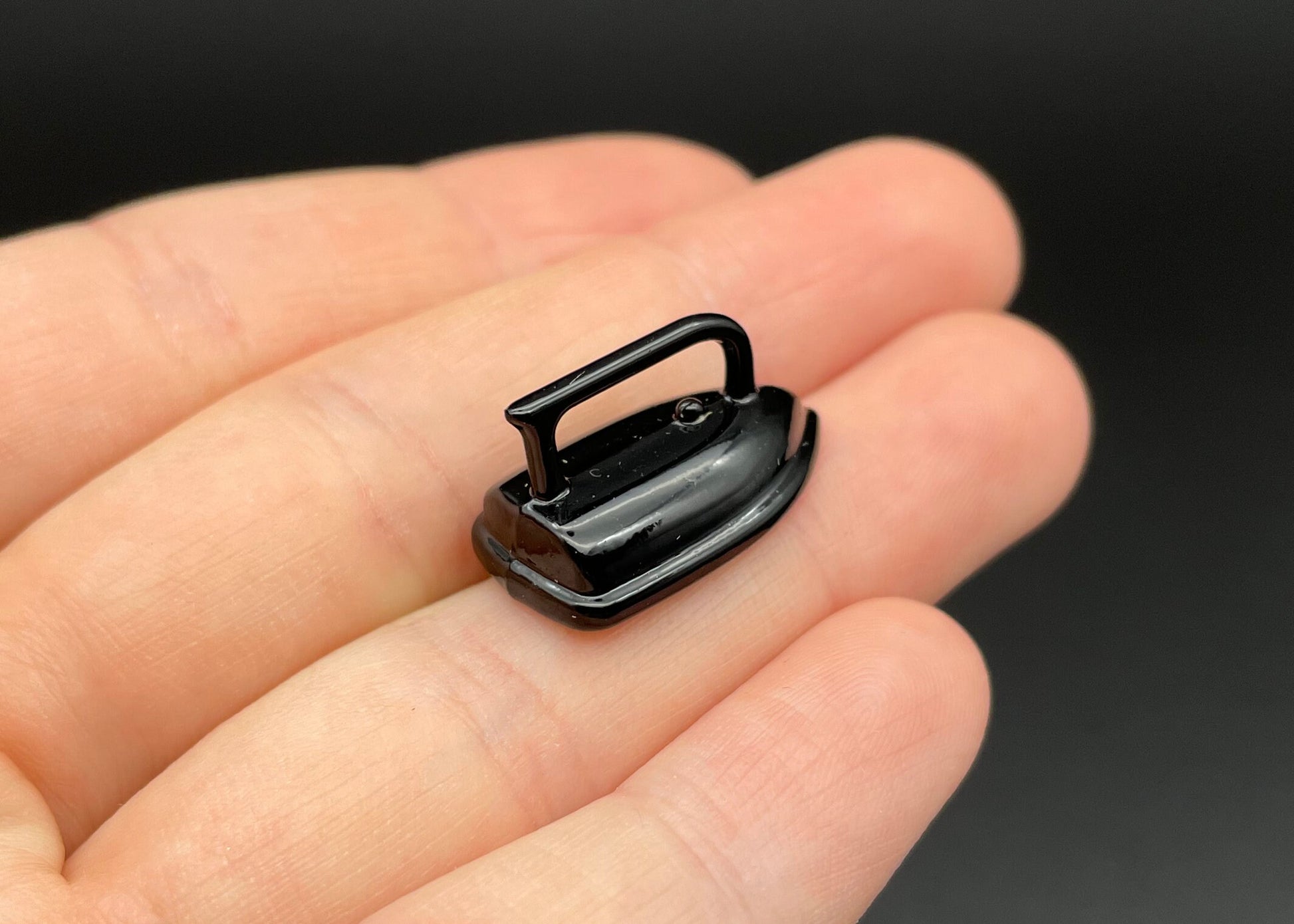 Miniature Retro Cast Iron 1:12 Scale Dollhouse Laundry Prop