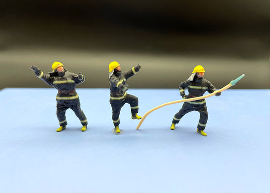 Miniature Firefighters with Fire Hose. 1:87 Scale Figures